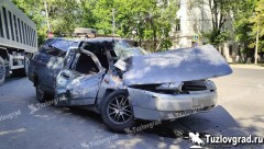 В Новочеркасске водитель легковушки не пропустил на перекрестке самосвал