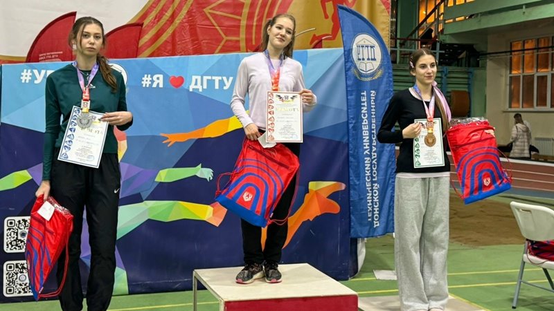 Новочеркасские легкоатлеты успешно выступили на соревнованиях в Ростове