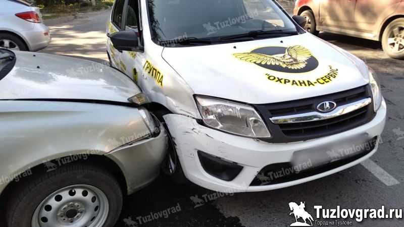 В Новочеркасске сотрудник охраны получил травмы в ДТП с патрульным автомобилем
