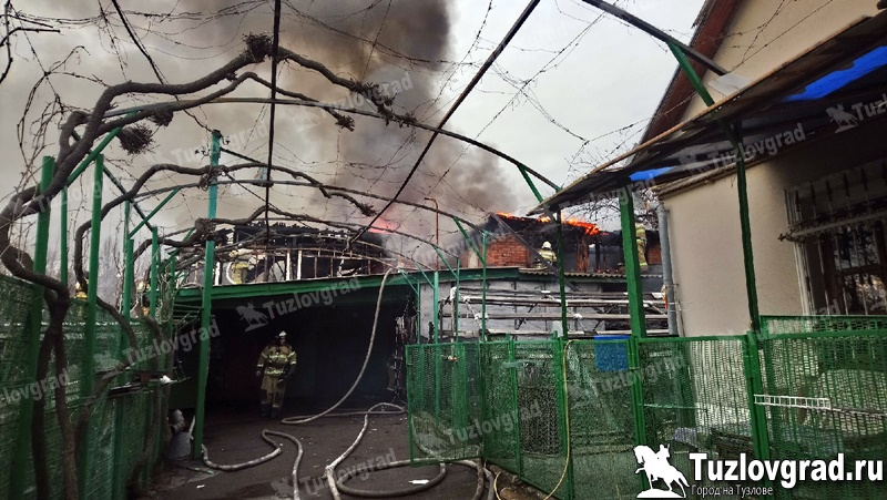 В Новочеркасске горит цех по производству магнетронов