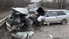 В Новочеркасске в лобовом ДТП на Герцена травмы получили три человека, видео