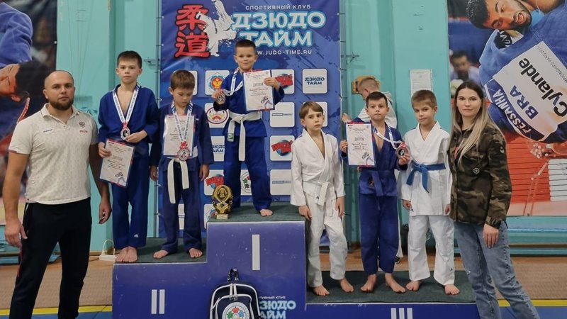 Юные новочеркасские дзюдоисты стали победителями и призерами соревнований в Таганроге