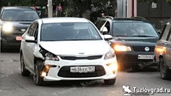 В Новочеркасске пьяный водитель разбил чужую машину, клумбу и пытался скрыться с места ДТП
