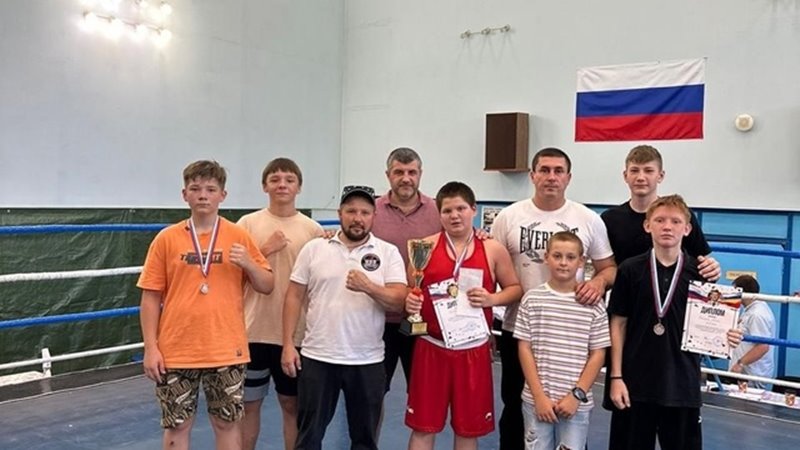 Новочеркасские боксеры успешно выступили на областном турнире
