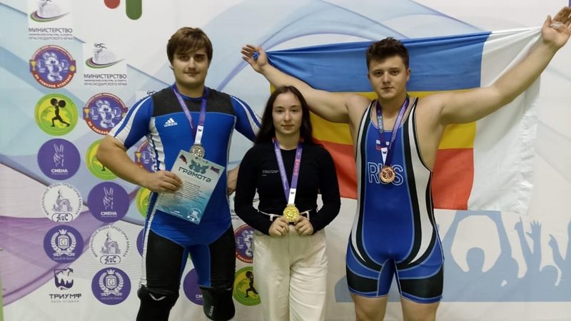 Спортсмены из Новочеркасска завоевали три медали на всероссийском турнире по тяжёлой атлетике
