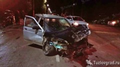 В Новочеркасске водитель ВАЗ пытался повернуть в запрещенном месте и столкнулся с двумя иномарками