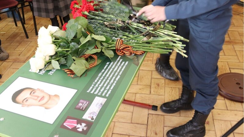 В Новочеркасском колледже промышленных технологий и управления открыли Парту Героя