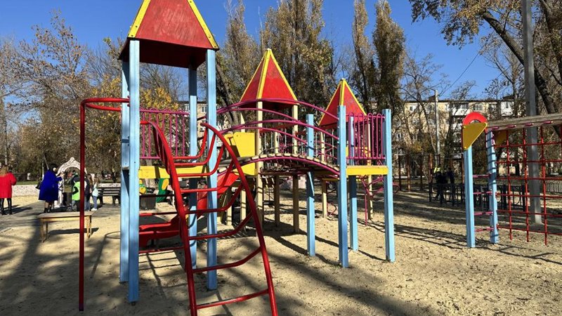 Для самых маленьких жителей Новочеркасска будут обновлять и ремонтировать детские площадки