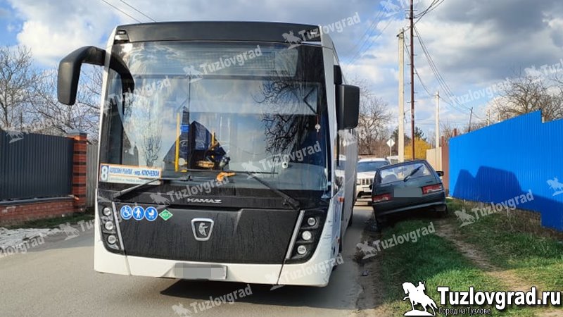 В Новочеркасске водитель автобуса заснул за рулем с пассажирами и выехал на встречку