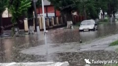 В Новочеркасске коммунальщики борются с подтоплениями после сильных затяжных ливней