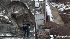 В Новочеркасске во время таяния снега и дождей вода затапливает Сосновый переулок