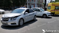 В Новочеркасске водитель иномарки при повороте налево не пропустил встречную машину