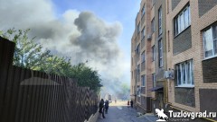 В Новочеркасске в частном секторе произошел крупный пожар, видео