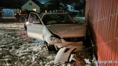 В Новочеркасске водитель иномарки не рассчитал дистанцию и практически уничтожил ВАЗ