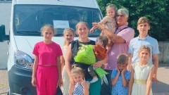 Многодетной семье из Новочеркасска подарили микроавтобус