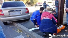 В Новочеркасске иномарка выскочила с дороги и сбила стоящего на остановке мужчину