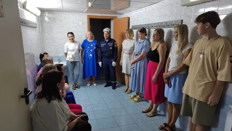 В Новочеркасске сотрудники образовательных учреждений отрабатывают действия при возникновении ЧС