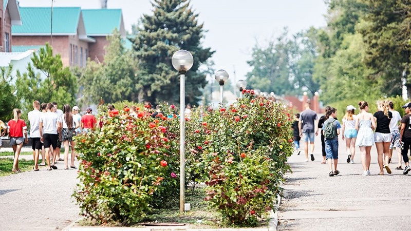 Еще 45 детей из малообеспеченных семей Новочеркасска отправились в оздоровительный лагерь на Азовском море