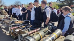 Выставки трофеев, захваченных в ходе проведения СВО, проводятся в школах Новочеркасска