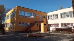 В Новочеркасске по программе инициативного бюджетирования обновили фасад детского сада №49 