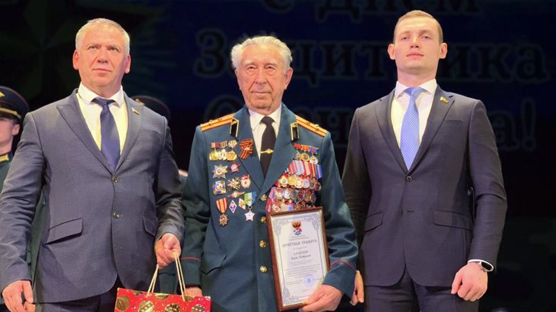 В Новочеркасске с Днем защитника Отечества поздравили военнослужащих и ветеранов