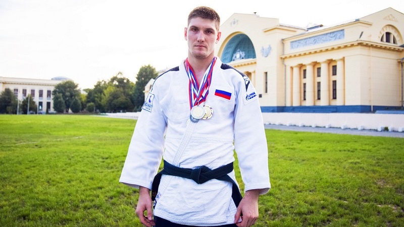 Новочеркасский спортсмен победил на чемпионате ЮФО по самбо