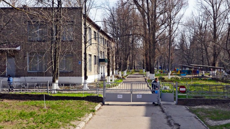 В Новочеркасске со второй попытки нашли подрядчика на ремонт забора 62-го детского сада