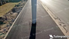 На проспекте Баклановском в Новочеркасске построили новые тротуары со столбами посередине