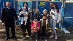 Новочеркасские полицейские поздравили многодетных матерей с 8 марта
