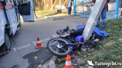 В Новочеркасске школьник на мопеде врезался в столб и погиб