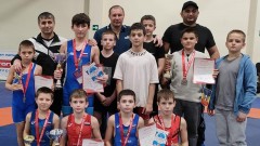 Новочеркасске борцы успешно выступили на турнире в Таганроге