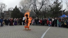 В микрорайонах Новочеркасска отметили масленицу