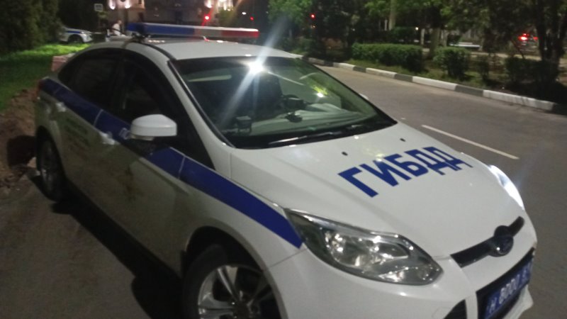 В Новочеркасске сотрудники ГАИ при проверке автомобиля обнаружили наркотики