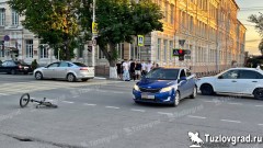 В Новочеркасске 12-летний мальчик проехал на велосипеде на красный и попал под машину, видео