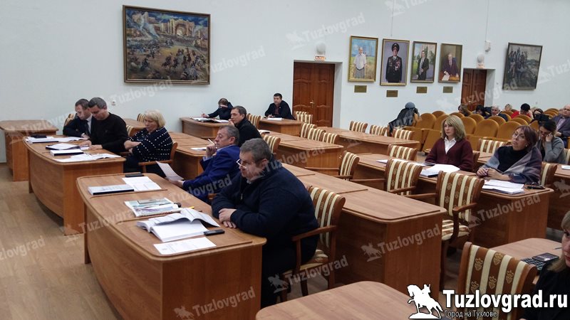 В Новочеркасске единороссы сорвали заседание комиссии городской Думы