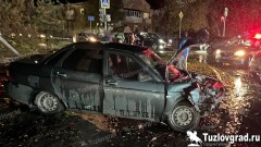 В Новочеркасске очередной водитель хотел проскочить на запрещающий сигнал светофора и устроил ДТП, видео