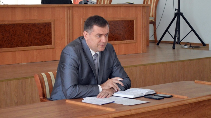 Сотрудников администрации Новочеркасска могут уволить за медленный покос травы и вывоз мусора