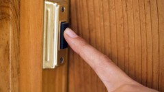 Жительница Новочеркасска обманула двух незнакомых женщин, попросив у них денег в долг