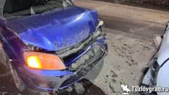 В Новочеркасске пьяный водитель врезался в стоящие перед светофором автомобили