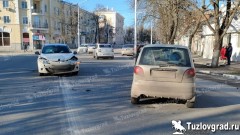 В центре Новочеркасска нарушитель пытался развернуться в запрещенном месте и устроил ДТП