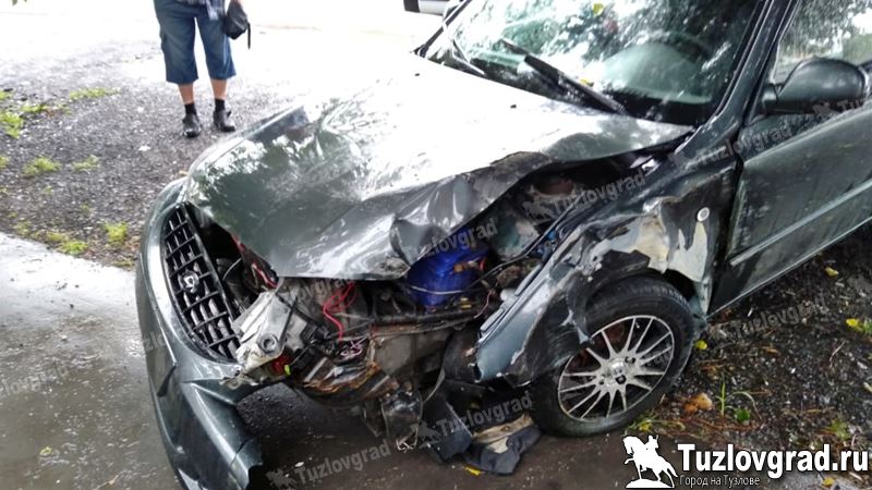В Новочеркасске водитель врезался в дом и сбежал с места ДТП
