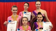 Новочеркасские акробатки успешно выступили на домашнем турнире