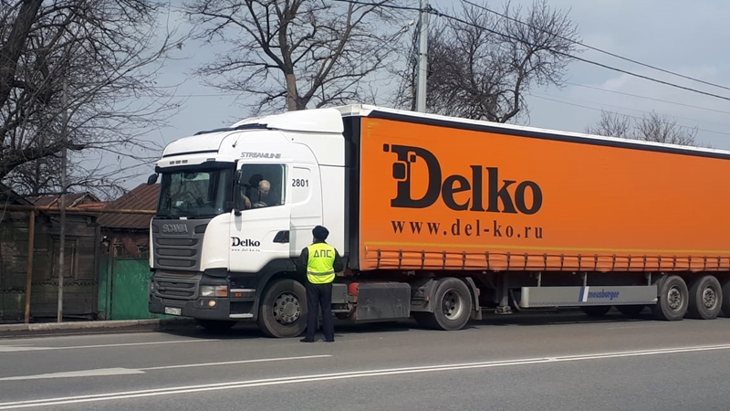 В Новочеркасске ГИБДД провела рейд по контролю за движением большегрузов в Новочеркасске