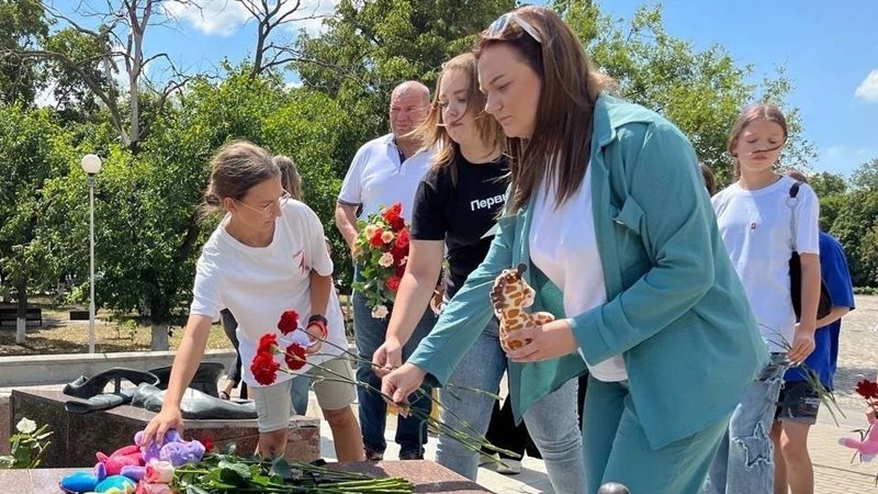 В Новочеркасске почтили память детей погибших на Донбассе