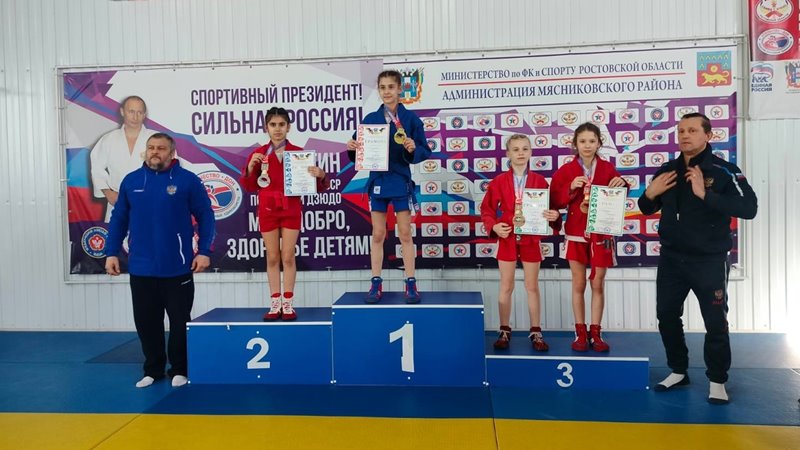 Новочеркасские самбисты стали призерами областного первенства