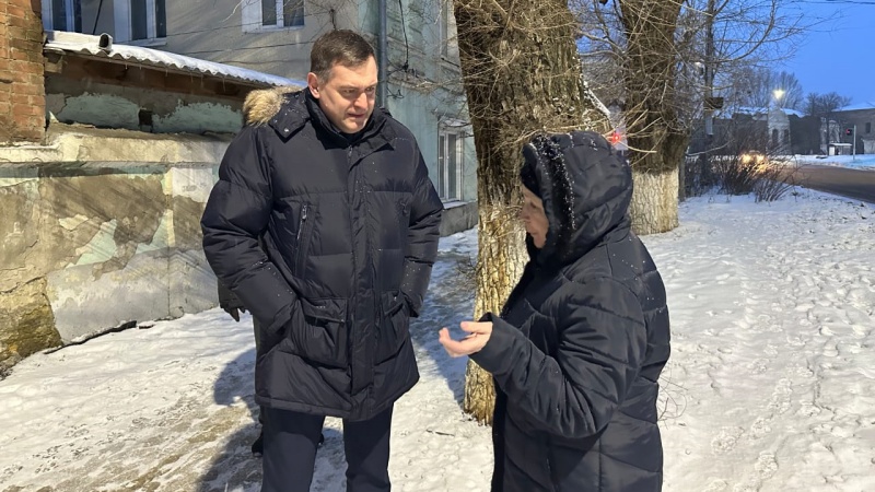 Глава администрации Новочеркасска прошелся пешком по городу после снегопада