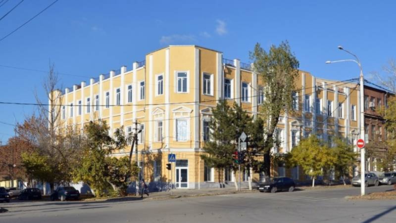 В Новочеркасске отремонтируют фасад бывшего здания общежития колледжа