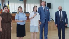 В преддверии  Дня России молодым новочеркасцам вручили первые паспорта