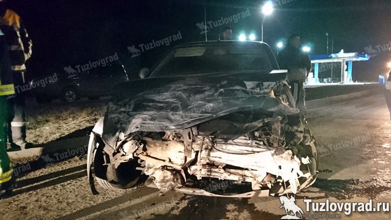 В Новочеркасске «Приора» столкнулась со встречным микроавтобусом