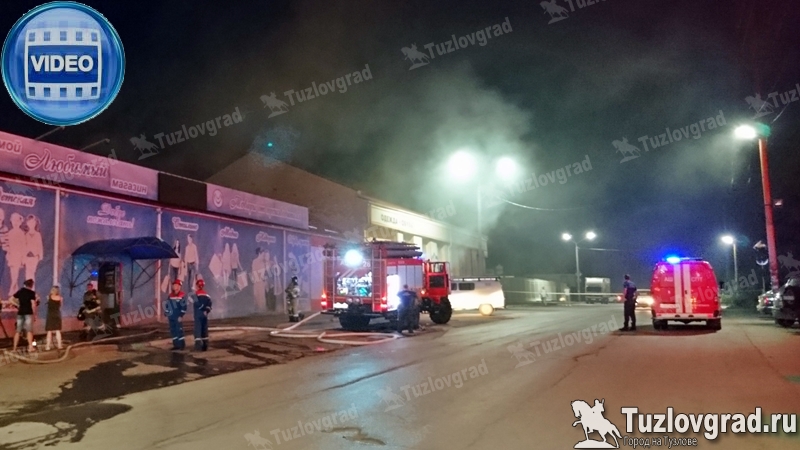В Новочеркасске загорелся магазин одежды, видео